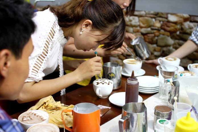 Khóa học pha chế để kinh doanh mở quán cà phê và trà sữa