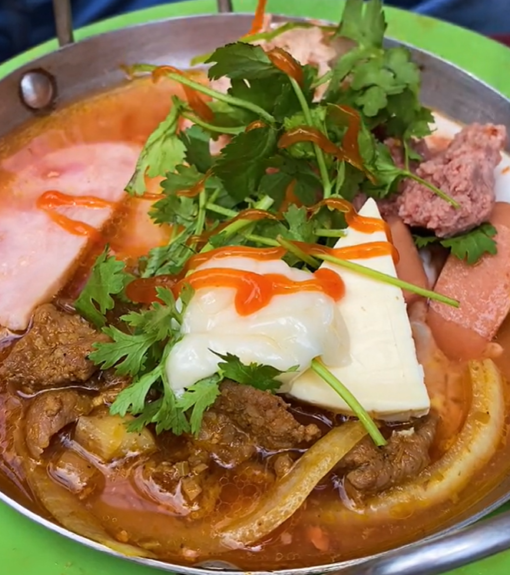 Khóa học làm bánh mì chảo đầy đủ topping để mở quán
