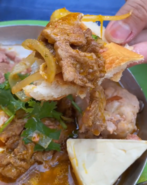 Khóa học làm bánh mì chảo đầy đủ topping để mở quán