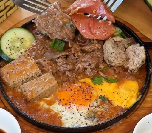Khóa học làm bánh mì chảo đầy đủ topping để mở quán